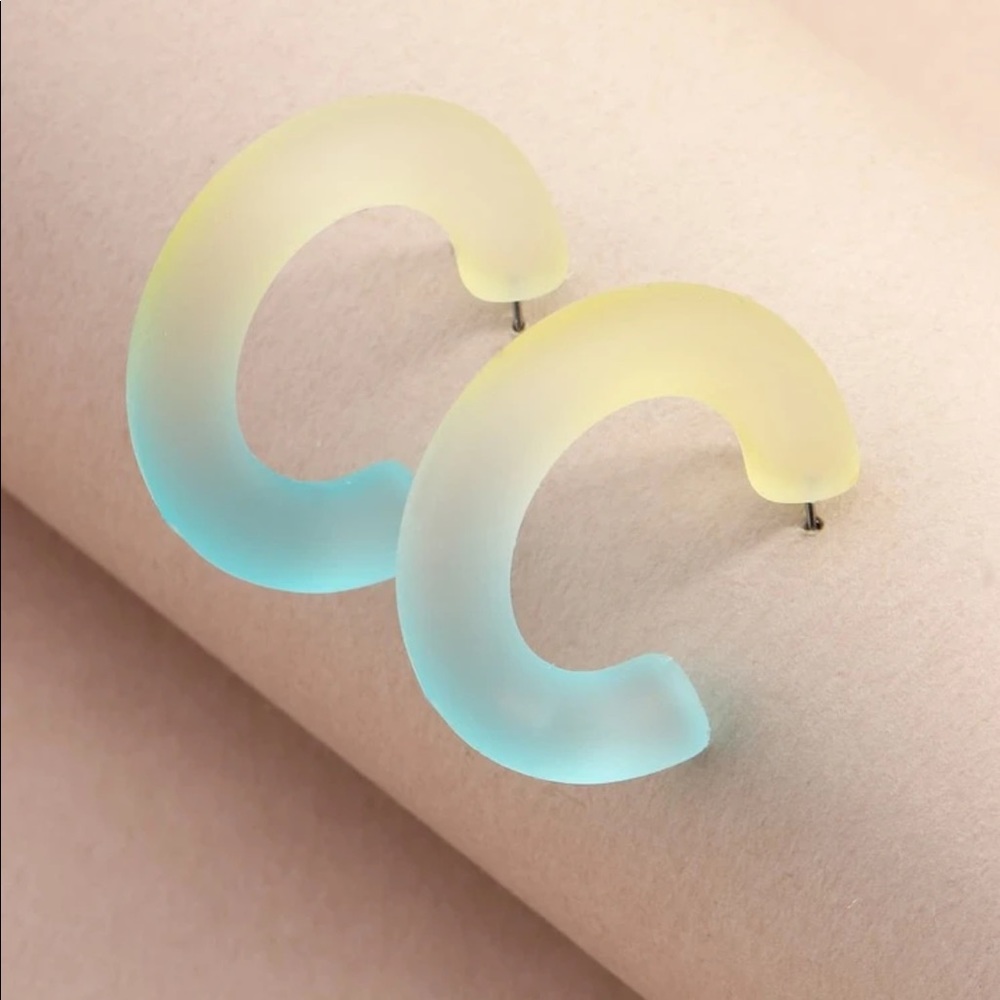 ACRYLIC OPEN HOOP EARRINGS
